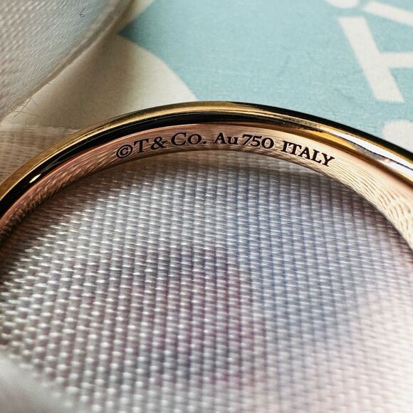 💛NEW Tiffany & Co Micro Signet Diamond Ring in 18k Rise Gold💛 - Picture 5 of 5